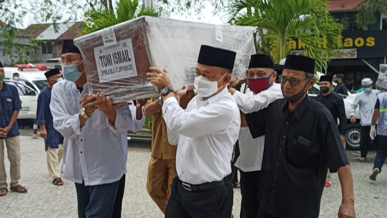 Wali Kota Pontianak Ikuti Proses Fardhu Kifayah Toni Ismail dan Keluarga
