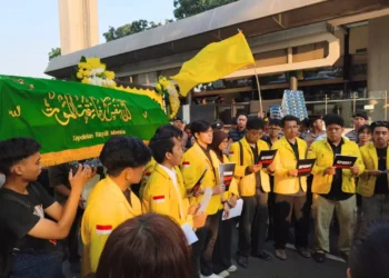Aksi BEM UI di Depan Mabes Polri Ricuh, Keranda Simbolik HUT Bhayangkara Dilucuti Aparat