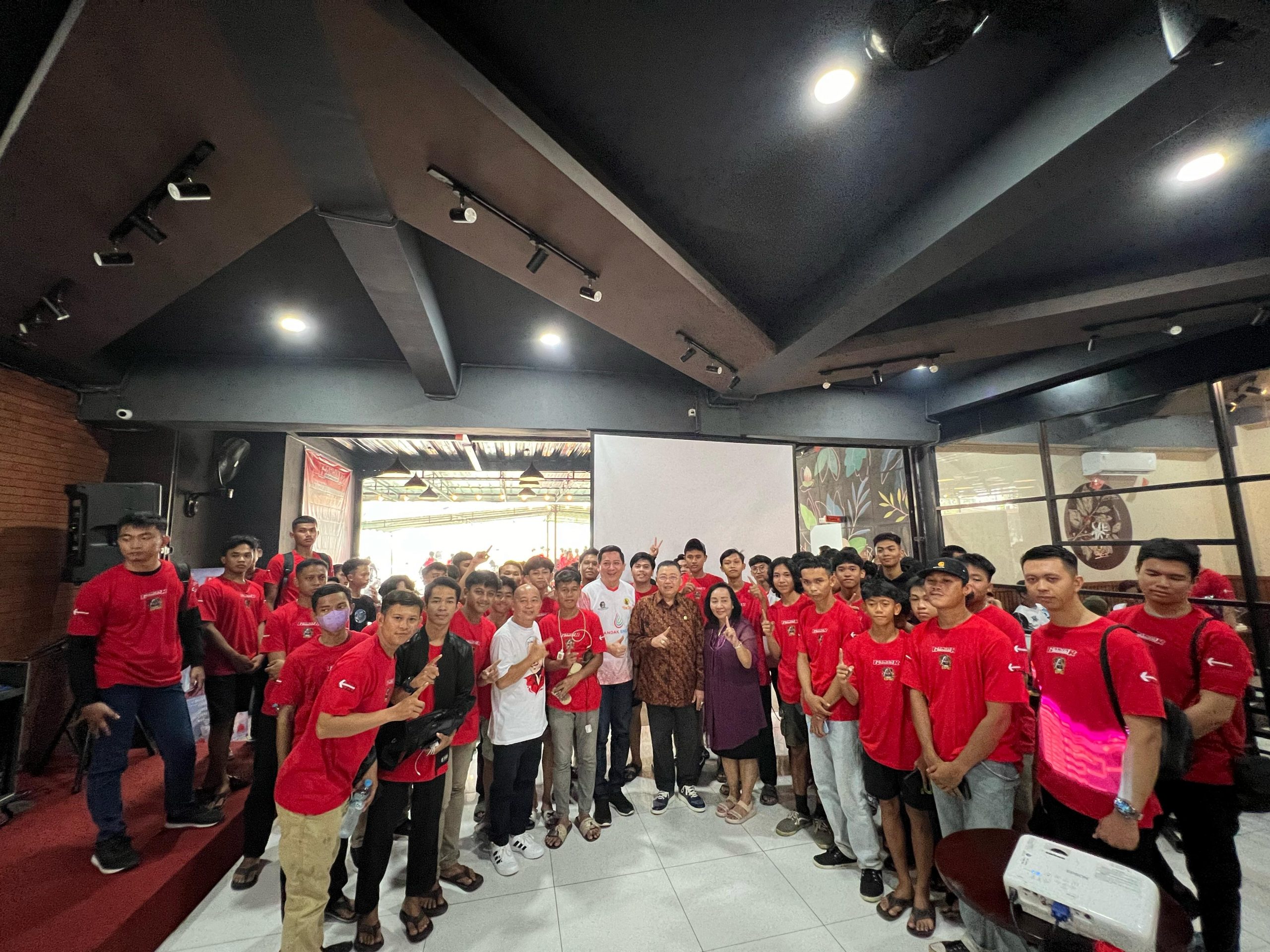 Buka Championship Mobile Legends, Cornelis Kenalkan Capres Ganjar Pranowo ke Milenial