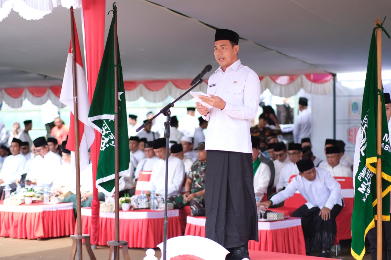 Pimpin Apel Besar Peringati HSN, di Gor Uncak Kapuas, Bupati Sis: Santri Garda Terdepan!