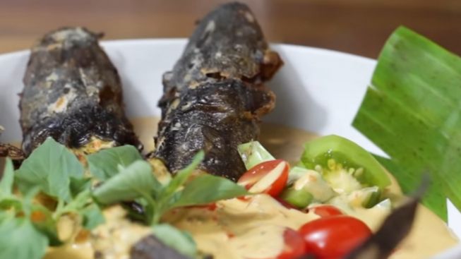 Resep Mangut Lele dengan Kuluban Ayam Chef Juna