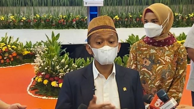 Temui Mendag Singapura, Menteri Investasi Ungkap Alasan Indonesia Hentikan Ekspor Listrik