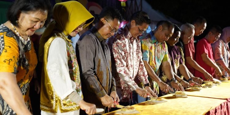 Cahaya Bulan di Alun Kapuas: Pontianak Rayakan Festival Kue Bulan 2025 Penuh Warna