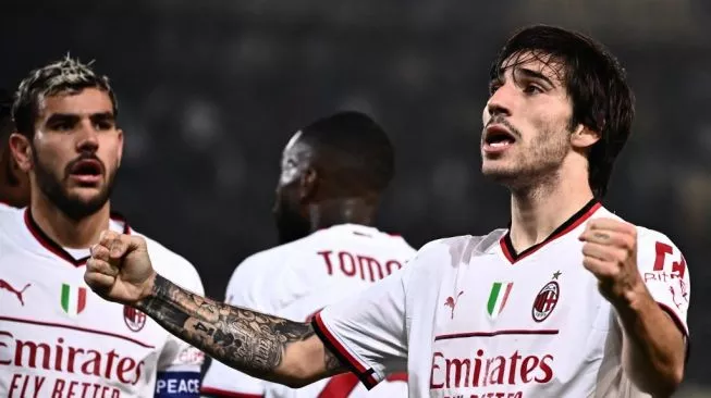 Liga Italia: AC Milan Taklukkan Verona 2-1
