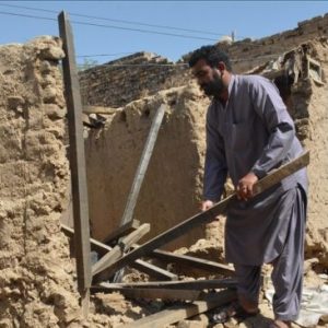 Gempa Pakistan Buat Kota Ini Gelap Gulita, Petugas Medis Rawat Korban Diterangi Senter