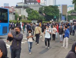 Unjuk Rasa di Gedung DPR Berakhir Ricuh, Akses Tol Sempat Ditutup