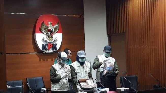 Survei Publik Nilai Kasus Korupsi Makin Banyak, Pemberantasan Kian Buruk