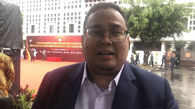 Bawaslu Minta Jajarannya di Daerah Copot Stiker Kampanye di Mobil Plat Kuning