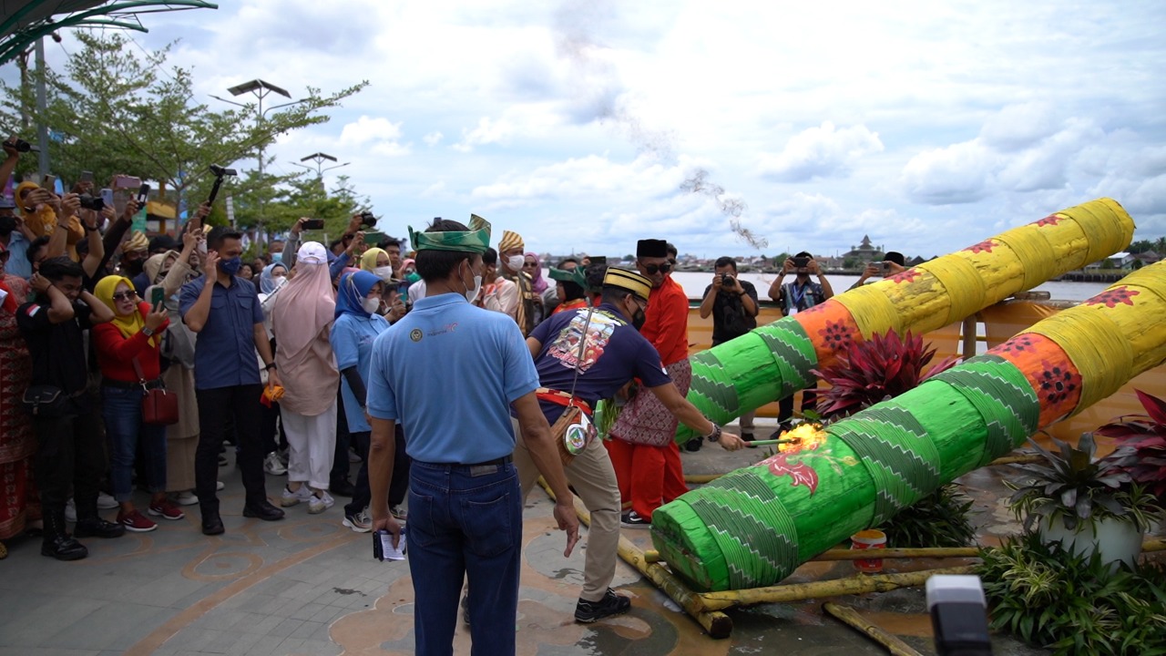 Sulut Meriam Karbit, Menparekraf Sandiaga Uno Terkesan Dengan Kampong Melayu BML Pontianak