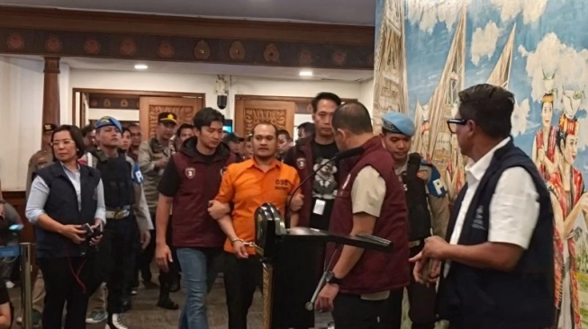 10 Anggota Polri Ikut Kawal Ekstradisi Buronan Kakap Chaowalit ke Thailand Pakai Pesawat Khusus