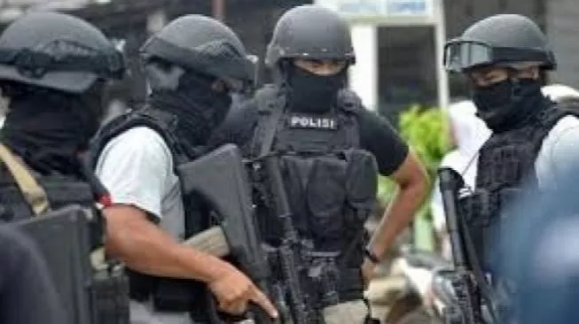 Dua Terduga Teroris JAD Ditangkap Densus 88 di Bima, Ada Barbuk Senapan Angin dan Belasan Buku