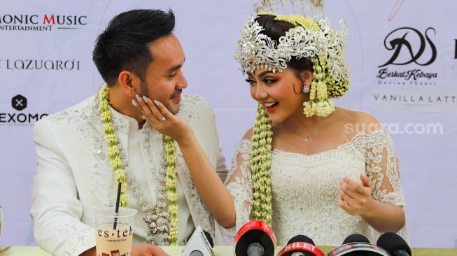 Malam Pertama Jenita Janet Dipenuhi Canda