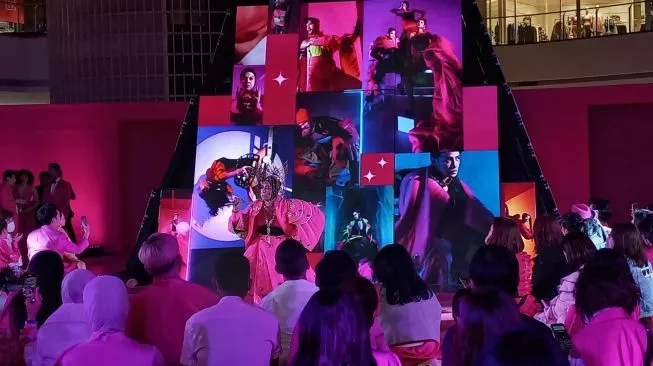 Potret Nyentrik Melly Goeslaw ala Geisha Jepang: Hair Piece-nya Bikin Salfok