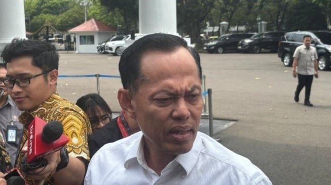 Isu Reshuffle: Kursi Menko Polkam Masih Kosong, Nama Djamari dan Mahfud Disebut