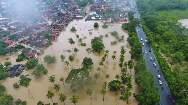 Banjir Besar di Brasil: Ratusan Kota Terendam, Jembatan Utama Jebol