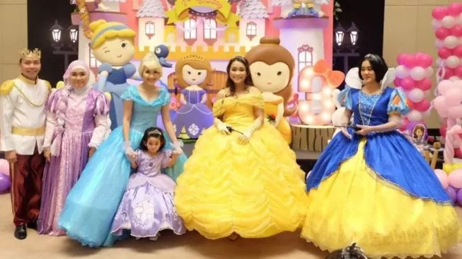 Potret Pesta Ulang Tahun Anak Artis Bertema Kartun, Ada Putri Salju dan Frozen