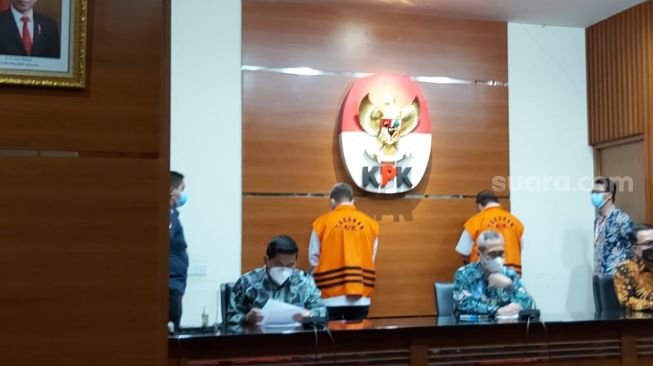 KPK Dalami Peran Bupati Apri Sujadi Soal Fee Kuota Rokok Dan Minuman Alkohol di Bintan