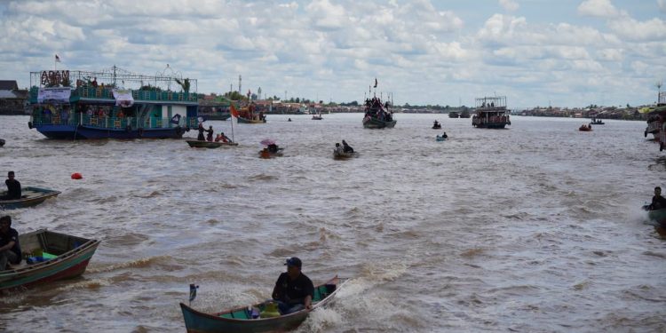 Karnaval Air Sungai Kapuas Meriahkan Hari Jadi ke-254 Pontianak