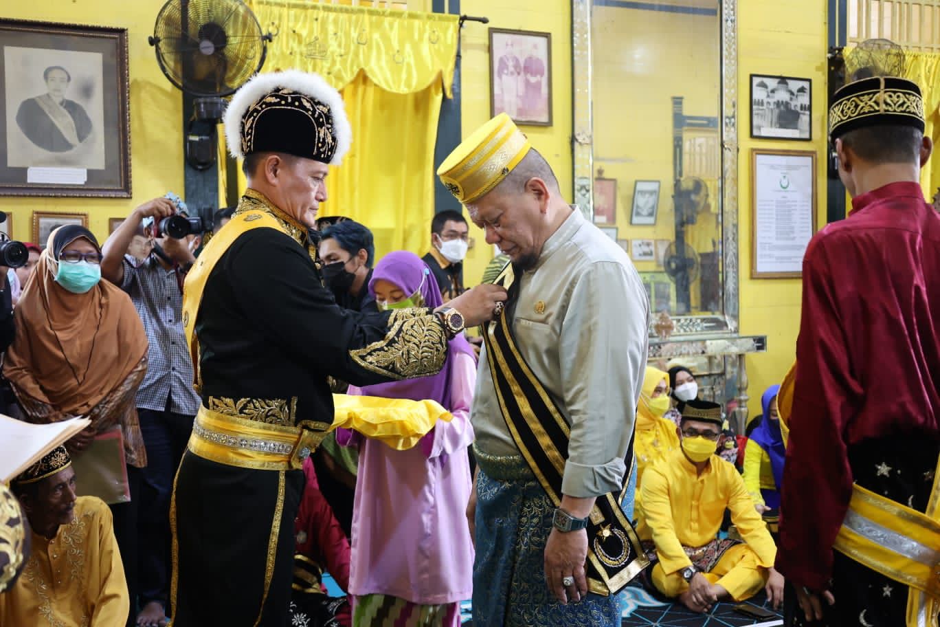 Sultan Pontianak Nobatkan AA LaNyalla Mahmud Mattalitti Sebagai Datuk I Puatta