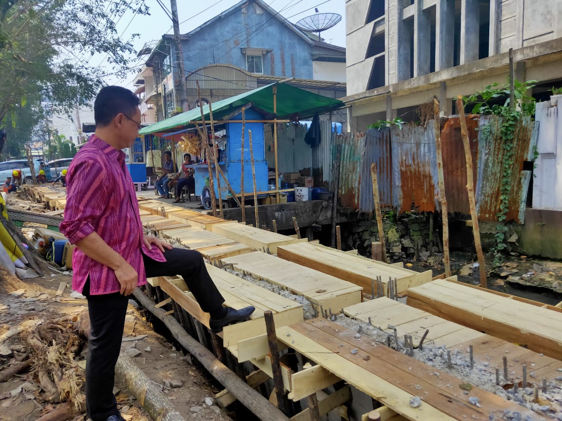 Pemkot Pontianak Bangun Trotoar Ramah Pedestrian