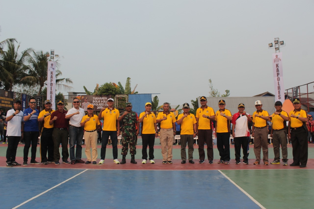 39 Club Ikuti Turnamen Bola Volley Kapolres Ketapang Cup