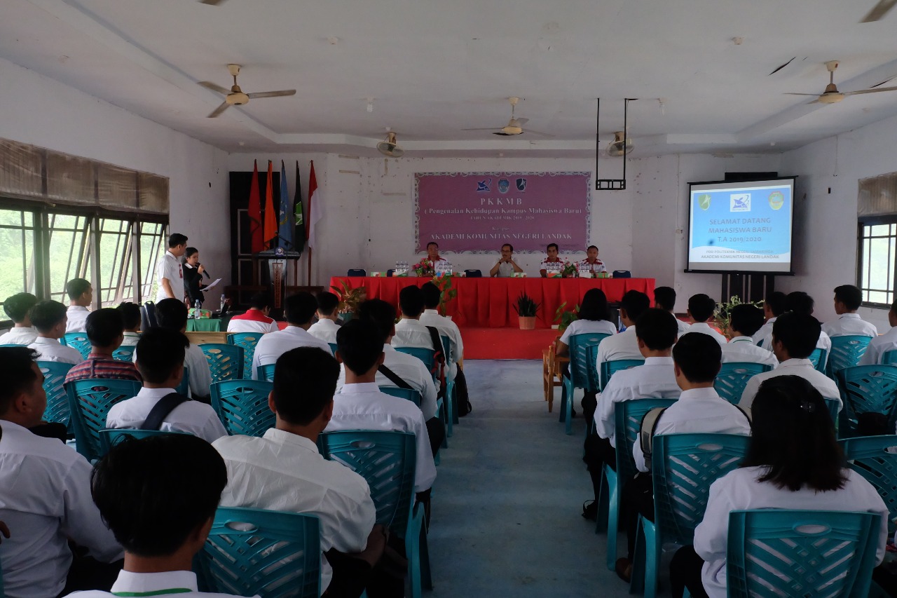 AKN Landak Laksanakan PKKMB Bagi Mahasiswa Baru