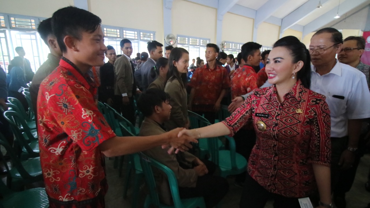 Karolin Buka Acara PSTI Se-Kalimantan Barat