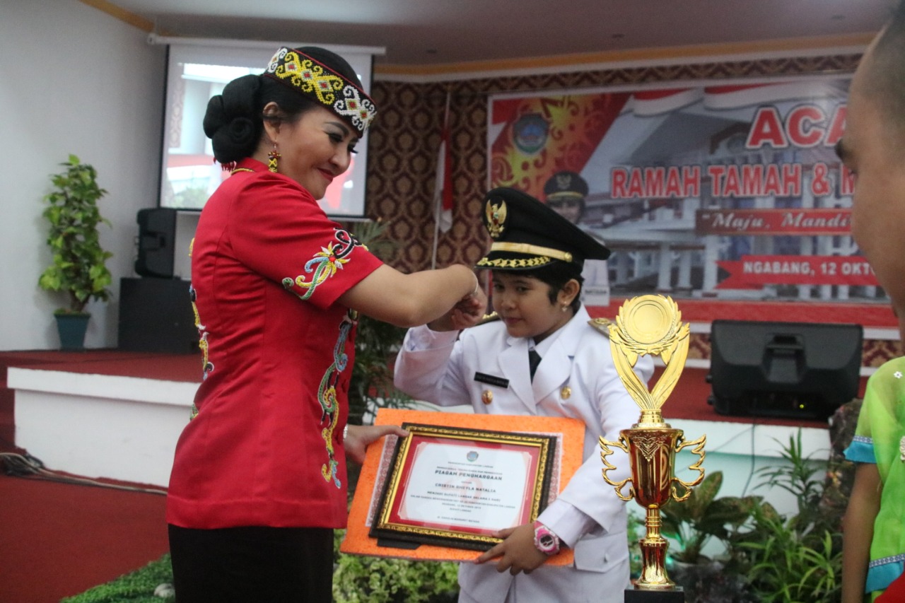 Christin Jadi Bupati Cilik Sehari di Kabupaten Landak