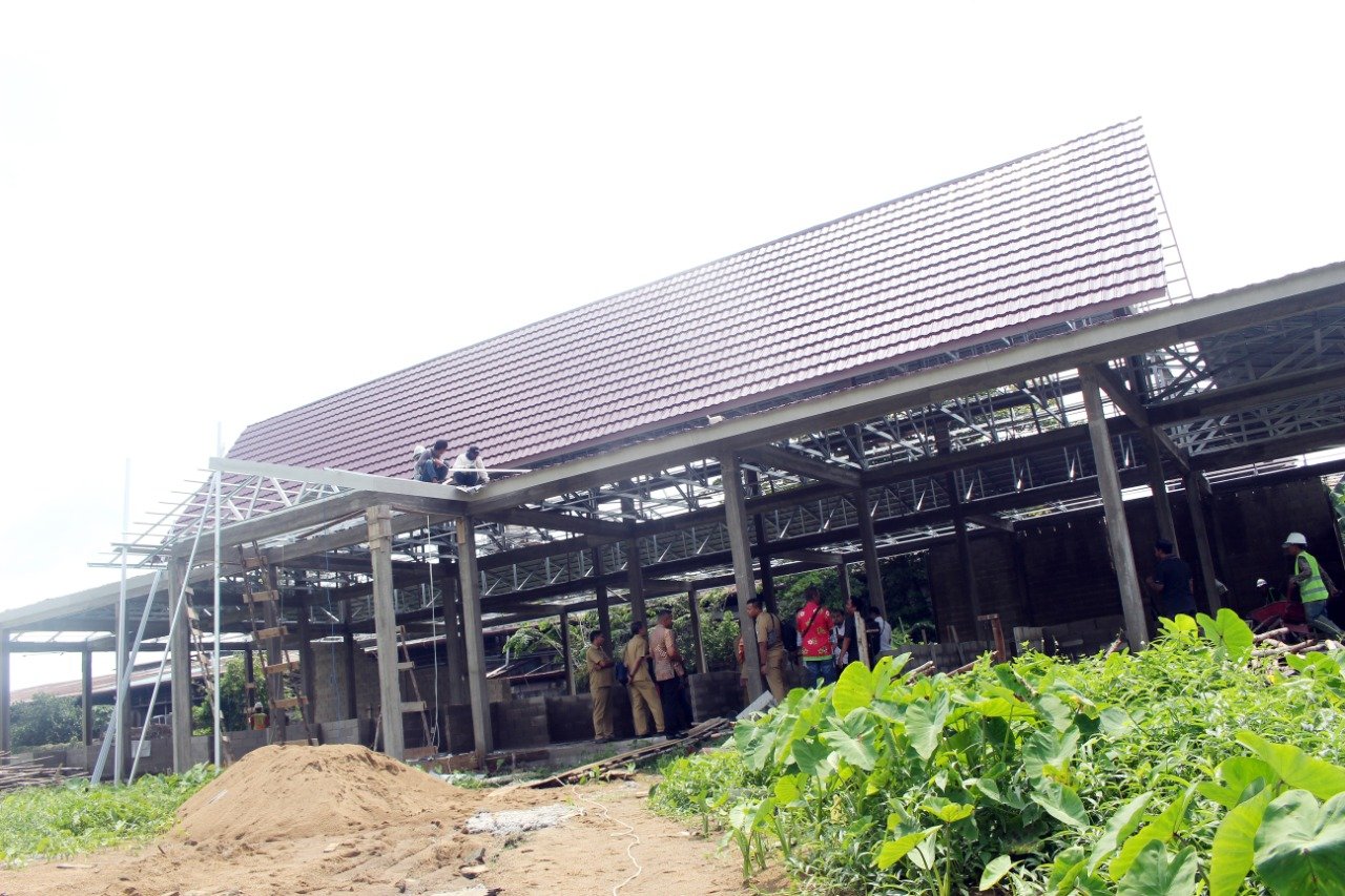 Sujiwo dan TP4D Tinjau Pembangunan Pasar Parit Baru