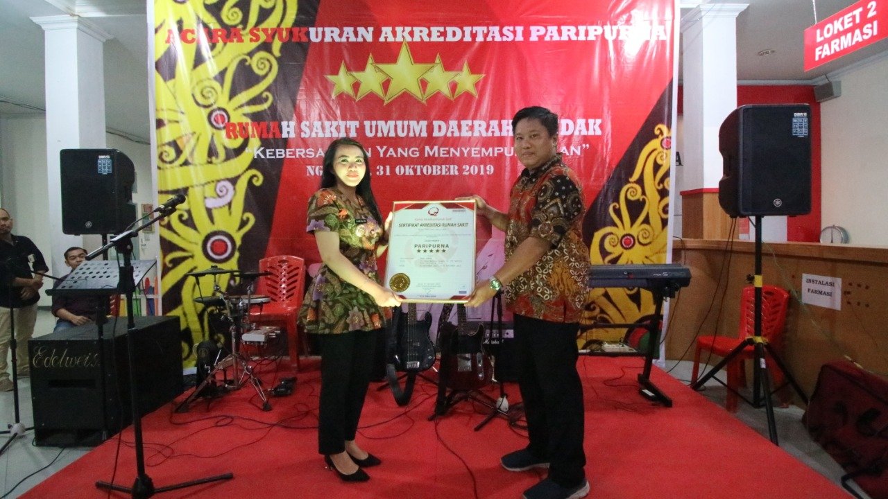 Pemkab Landak Terima Sertifikat Akreditasi Paripurna RSUD