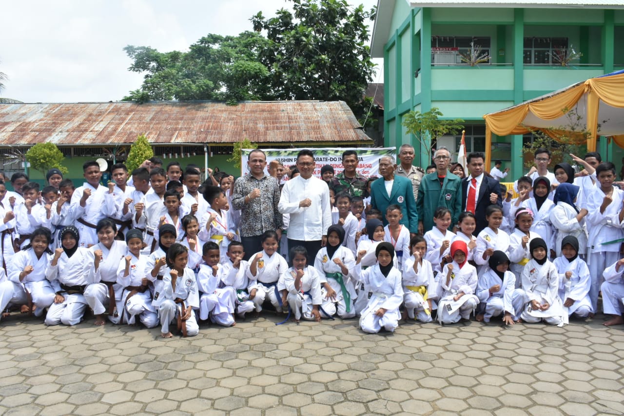 Dukung Karate Jadi Ekstrakurikuler di Sekolah