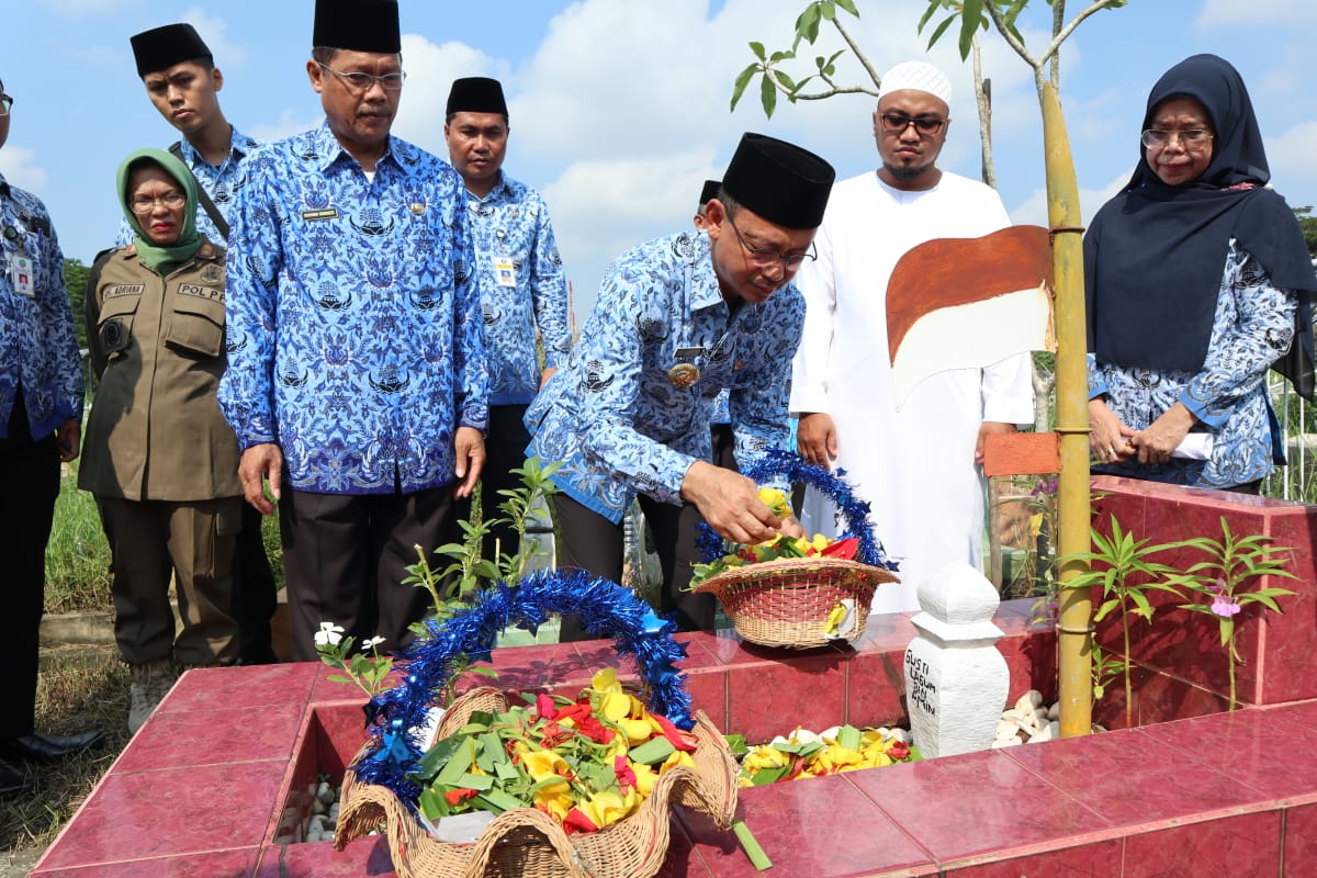 Peringati Hari Pahlawan, Pemkot Pontianak Gelar Upacara dan Ziarah Makam Pahlawan
