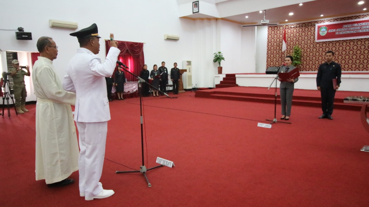 Bupati Landak Lantik Marcel Beni Sebagai Camat Sompak