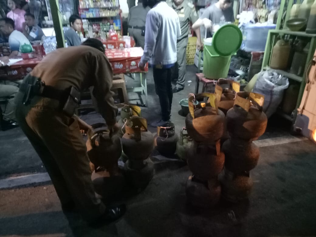 Satpol PP Razia Rumah Makan Gunakan Elpiji 3kg