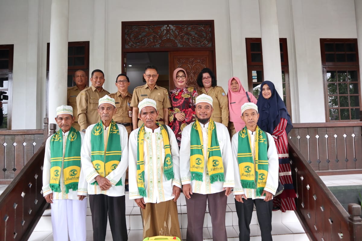 Pemkot Pontianak Umrohkan Lima Orang PHL Kebersihan dan Pertamanan