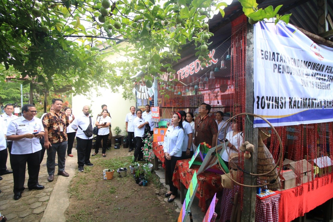 Karolin Resmikan 3 Sekolah Hijau