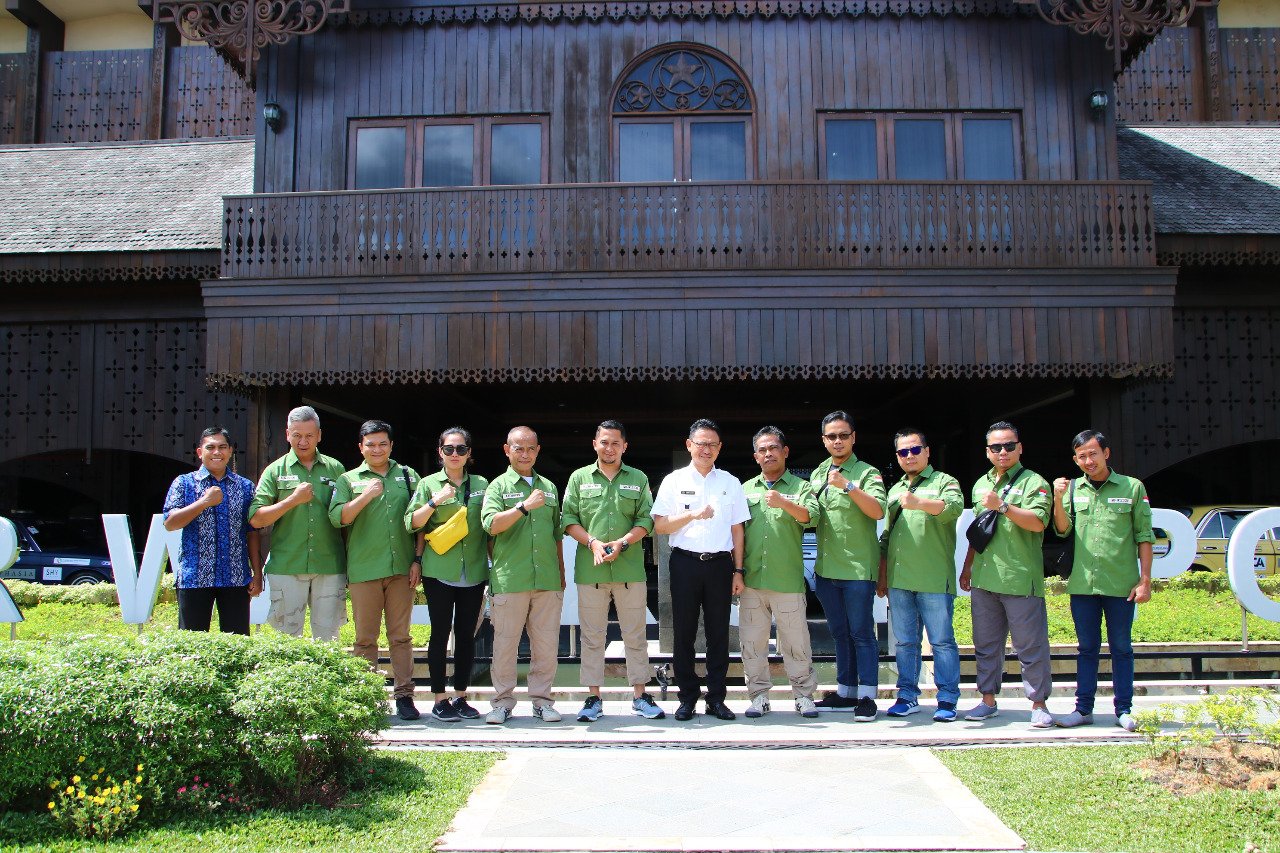 Komunitas Mercedes Benz Turing Keliling Kalimantan