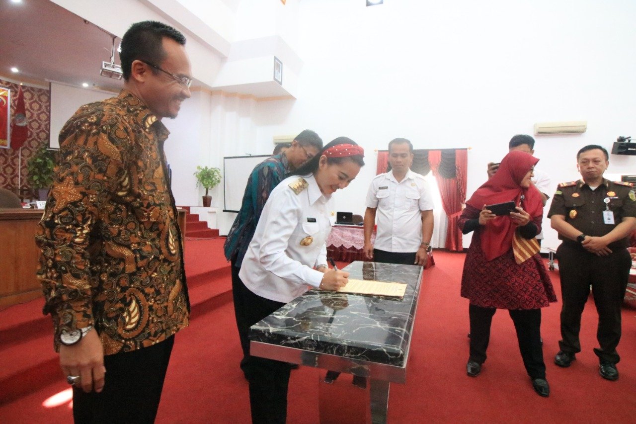 Pemkab Landak Serahkan DIPA Tahun Anggaran 2020