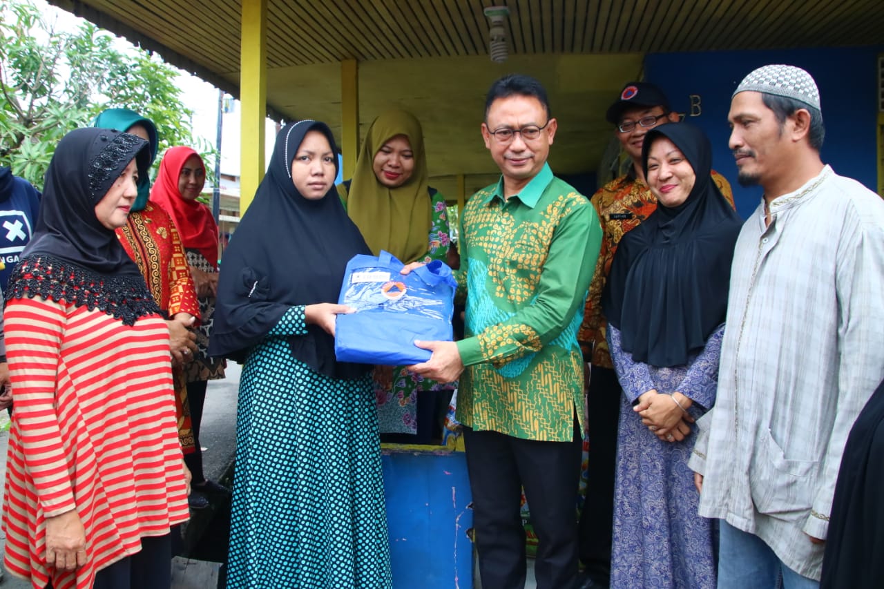 Pemkot Pontianak Salurkan Bansos untuk Korban Kebakaran