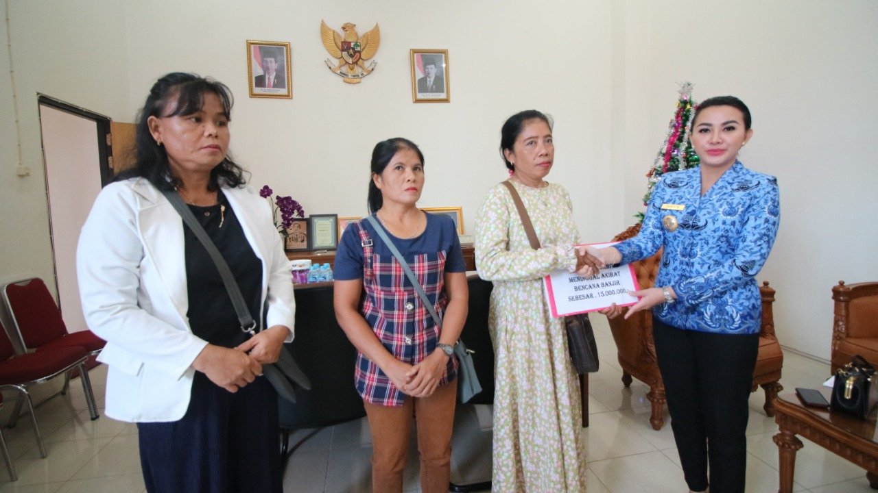Pemkab Landak Kembali Salurkan Bantuan Bagi Korban Bencana