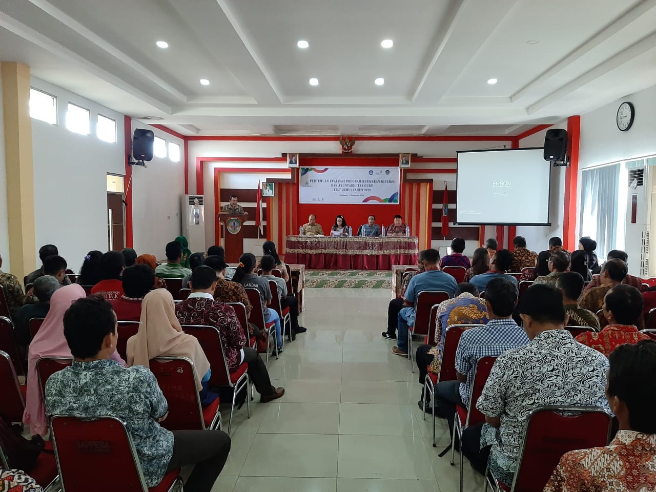 Kabupaten Landak Evaluasi Program Kiat Guru