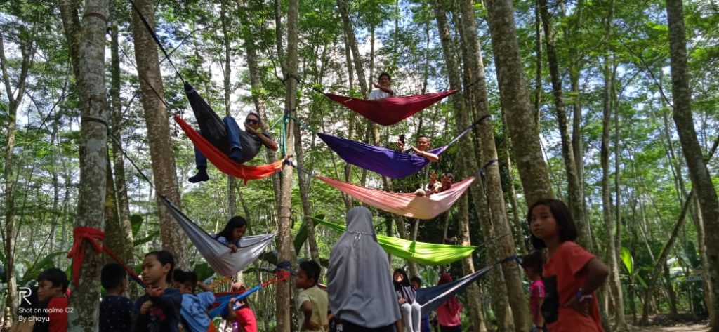 Aparatur Desa Bersama Pemuda Kuala Dua Sulap Hutan Terlantar Jadi Tempat Wisata