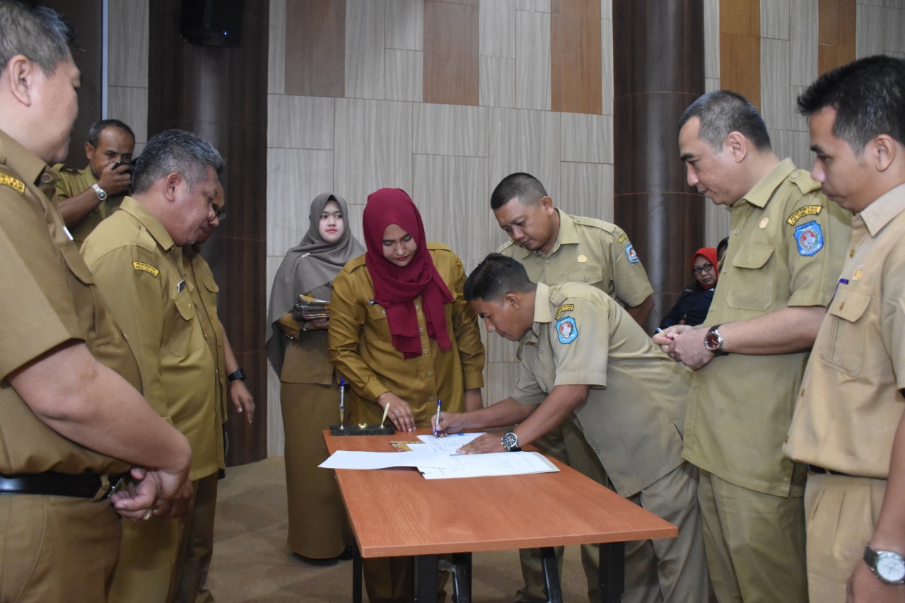 Pejabat Eselon Kubu Raya Teken DPA APBD 2020