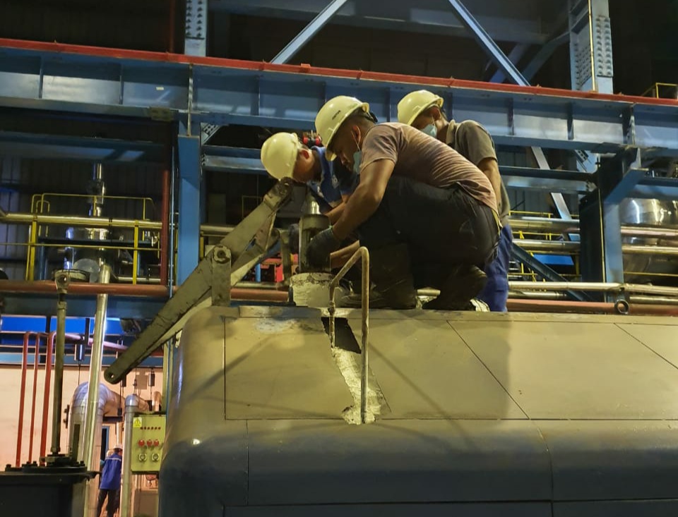 Gerak Cepat Petugas PLN Lakukan Normalisasi Gangguan Listrik Padam