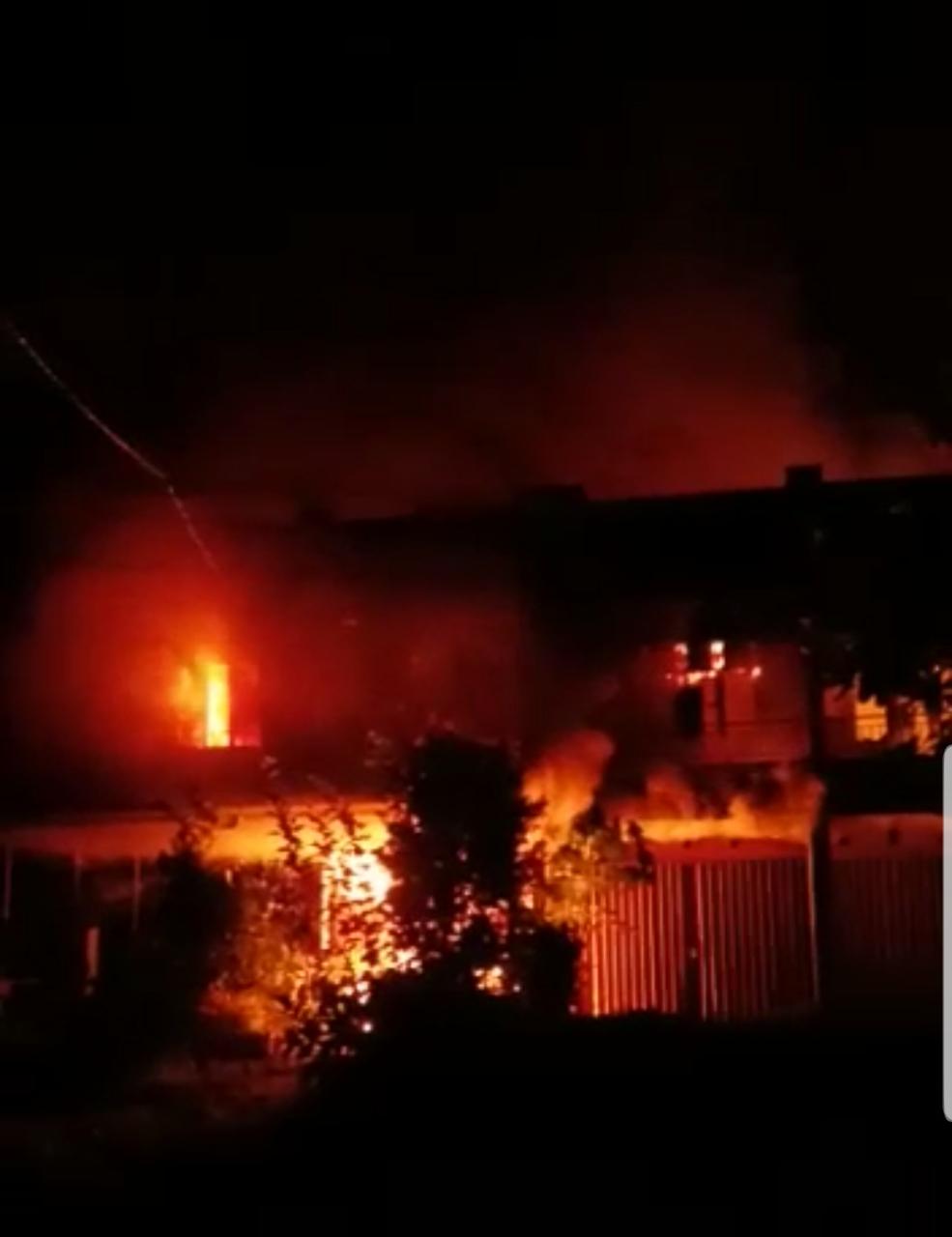 9 Ruko Terbakar di Kilometer 4 Jalan Raya Ngabang – Amboyo Inti