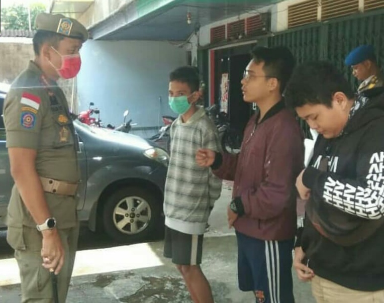 Di Liburkan, 8 Pelajar Justru Terjaring Satpol PP di Warnet