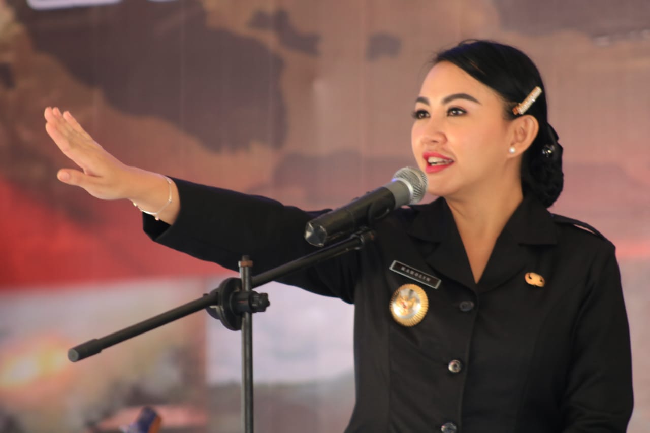 Sebelum Purna Tugas, Karolin Usahakan Cetak Adminduk Masyarakat di Kecamatan