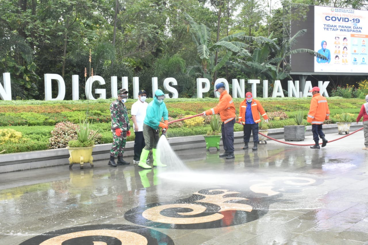 Kerahkan Gugus Tugas Semprot Fasum Dengan Disinfektan