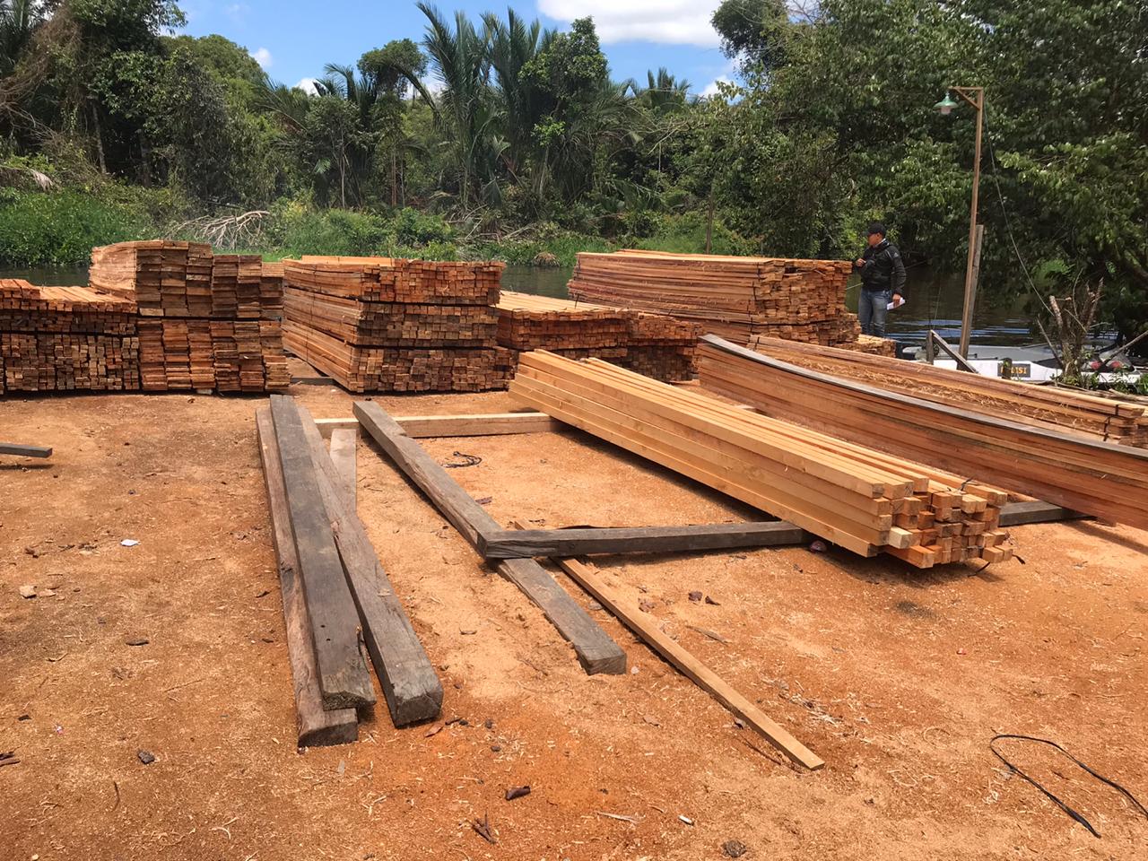 Dit Polairud Gerebek Lokasi Pengolahan Kayu Ilegal di Landak