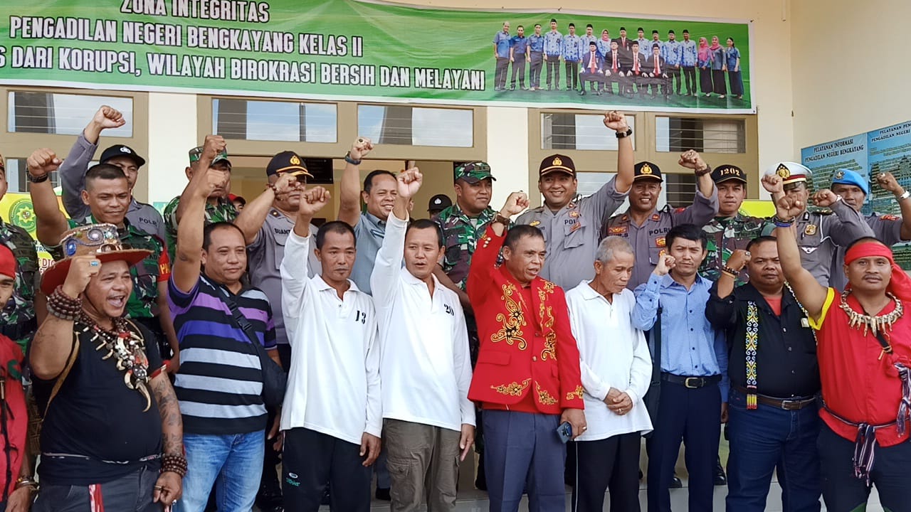 Tiga Peladang Vonis Bebas Tanpa Syarat